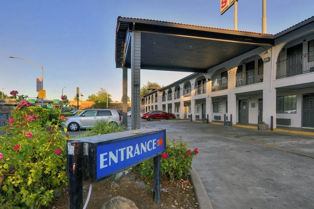 Μοτέλ Crossroads Inn - Downtown Σακραμέντο